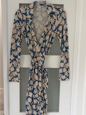 Diane Von Furstenberg Blue & Cream Leaf-Print Wrap Dress